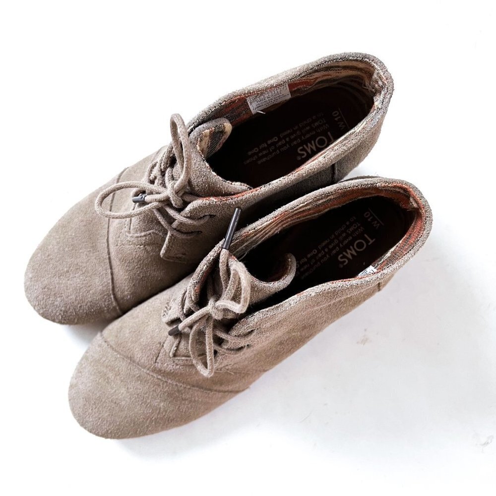 TOMS | Taupe, Desert Wedge Booties, Size 10 - Picture 8 of 10